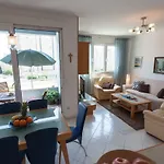 Exclusive Sea View Lejlighed *
